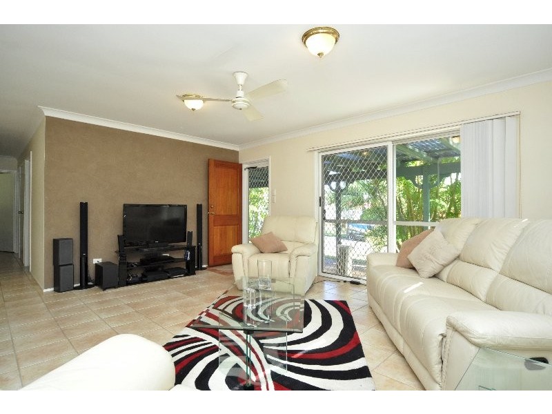 11 Winani Drive, Ashmore QLD 4214