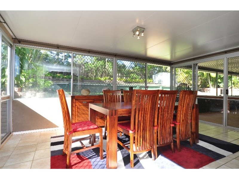 11 Winani Drive, Ashmore QLD 4214