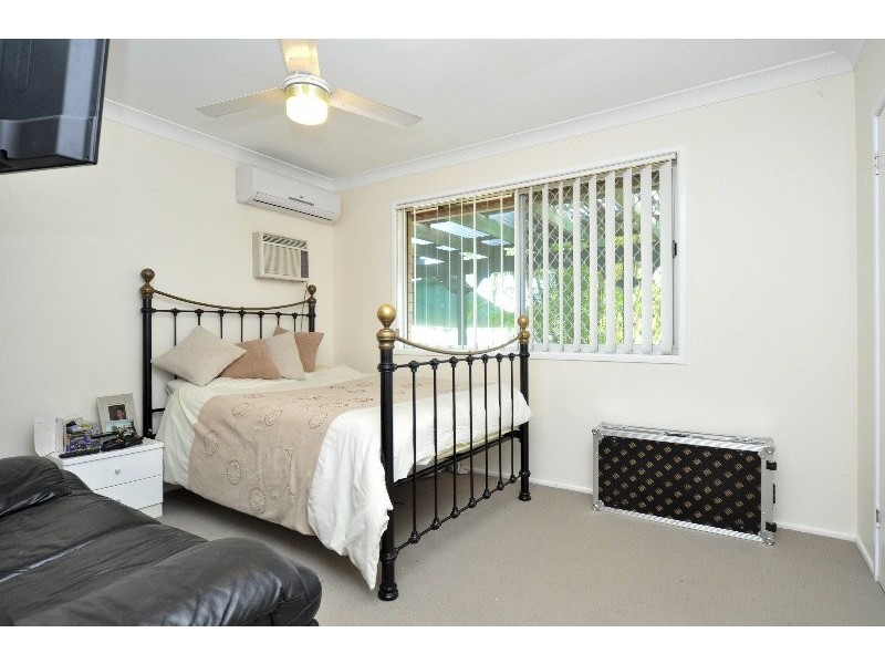 11 Winani Drive, Ashmore QLD 4214