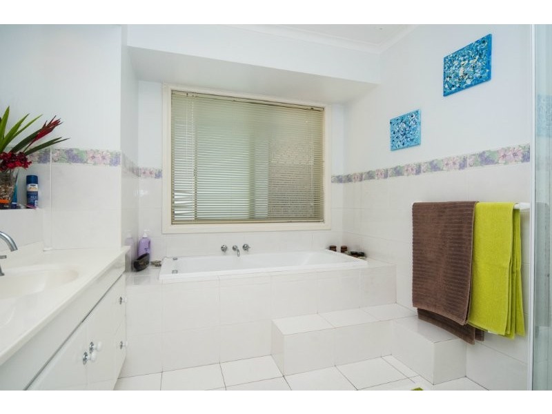 19 Clubhouse Drive, Arundel QLD 4214