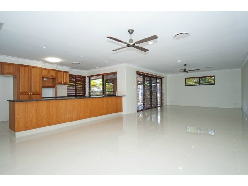 26 Petworth Court, Arundel QLD 4214
