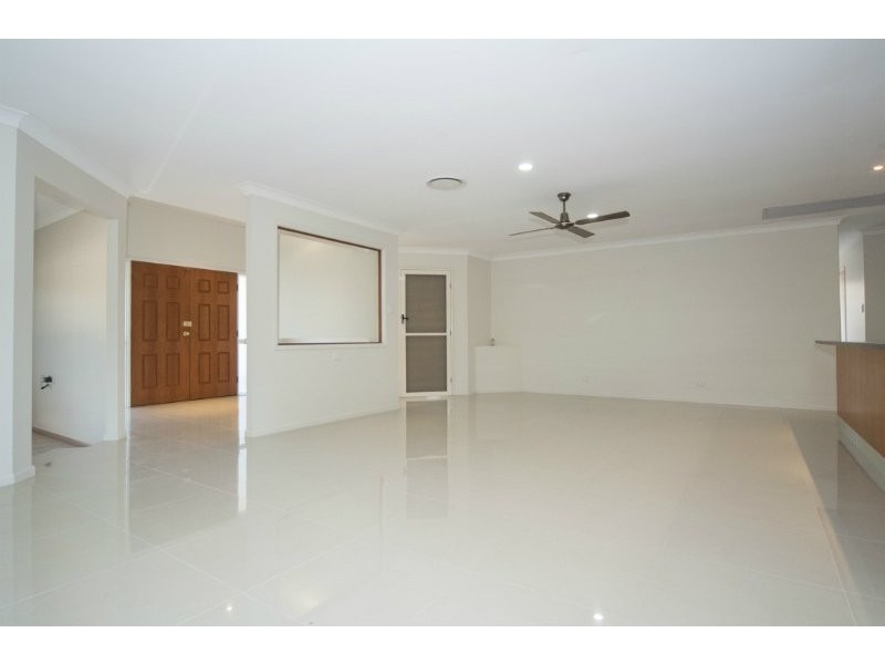 26 Petworth Court, Arundel QLD 4214