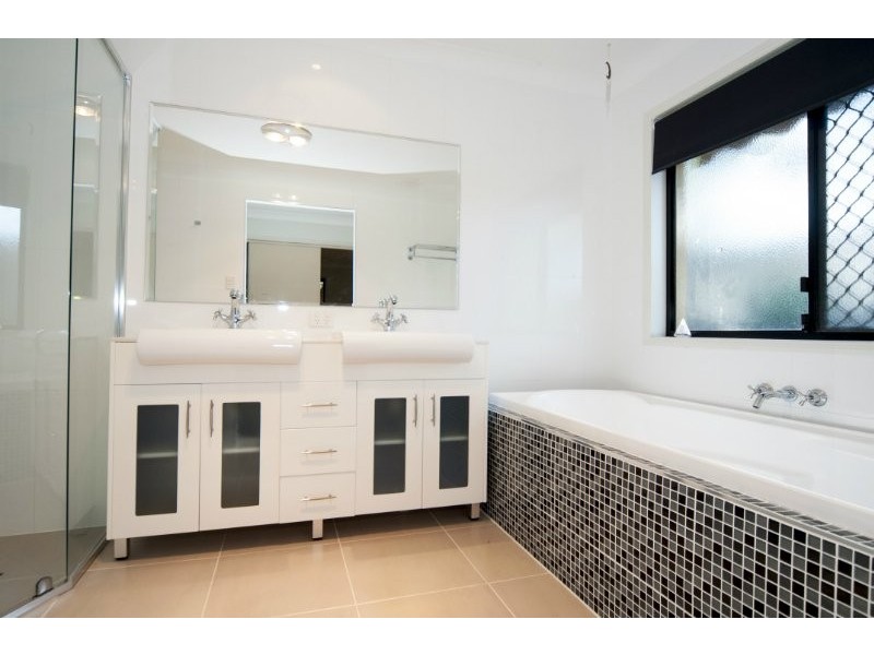 26 Petworth Court, Arundel QLD 4214