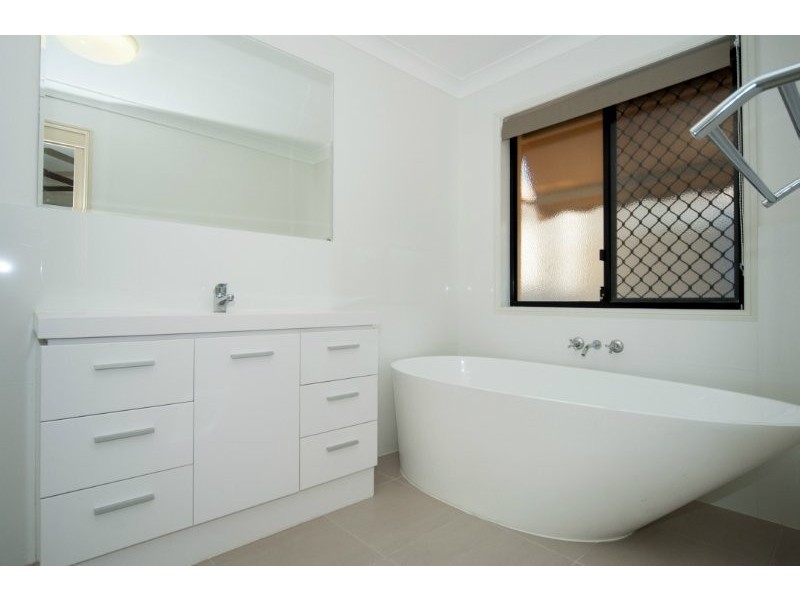 26 Petworth Court, Arundel QLD 4214