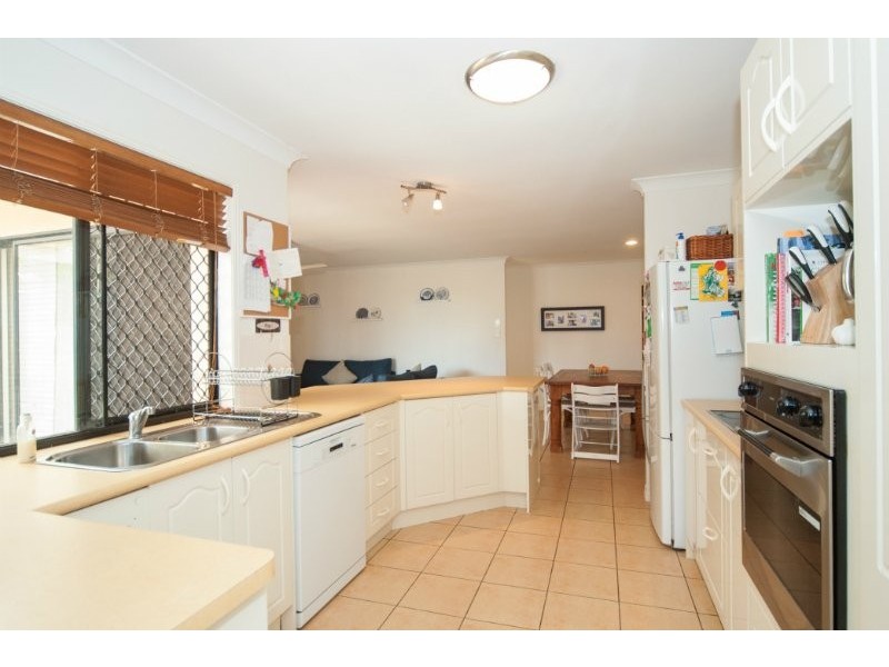 2 Kite Street, Arundel QLD 4214