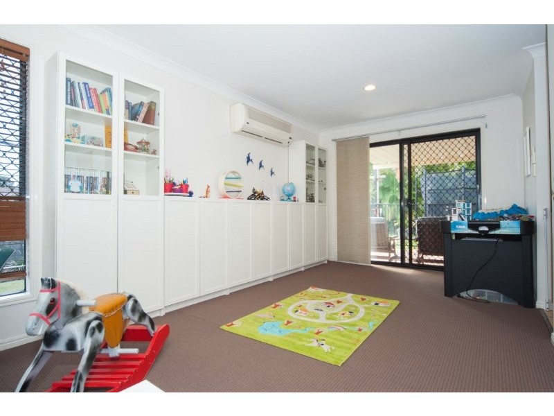 2 Kite Street, Arundel QLD 4214