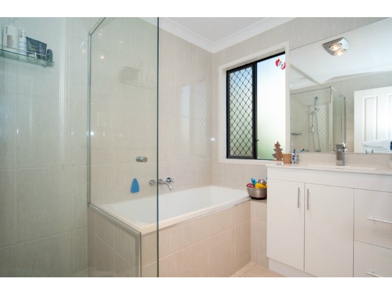 2 Kite Street, Arundel QLD 4214