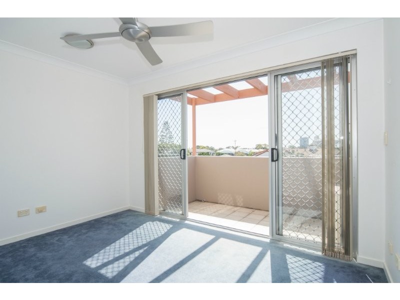 11/18 Parker Street, Labrador QLD 4215