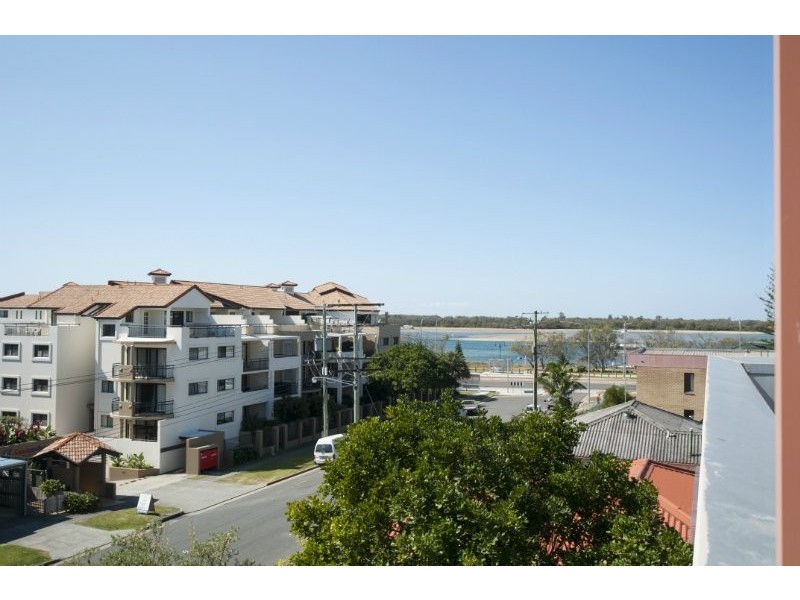 11/18 Parker Street, Labrador QLD 4215