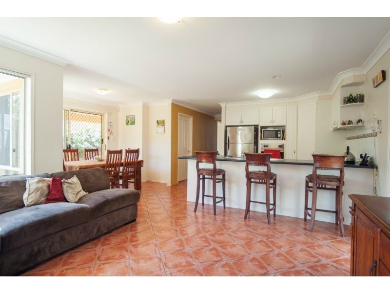 89 Crestwood Drive, Molendinar QLD 4214