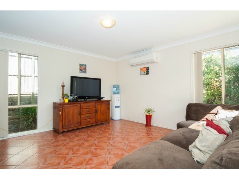 89 Crestwood Drive, Molendinar QLD 4214