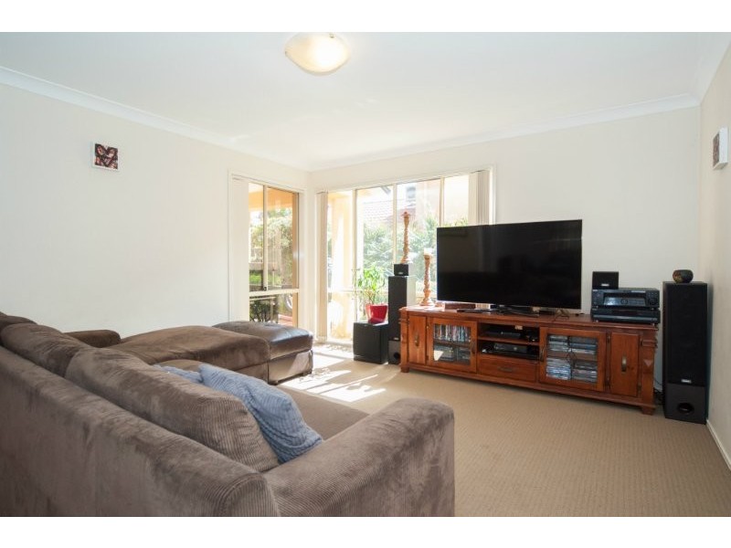 89 Crestwood Drive, Molendinar QLD 4214