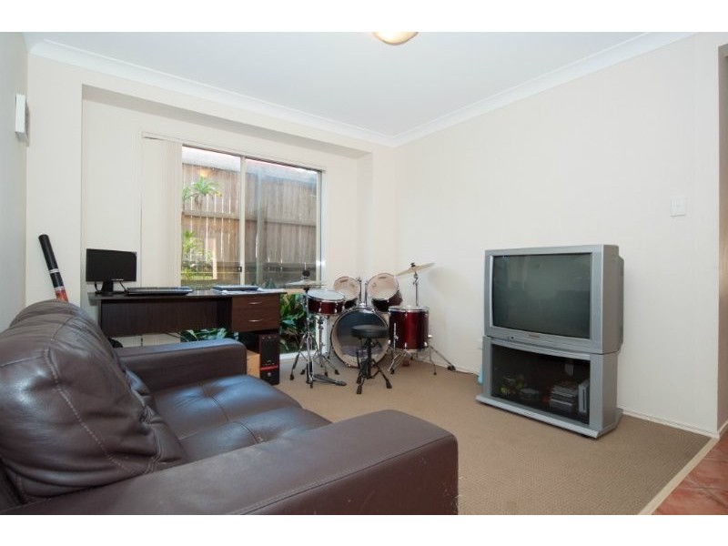 89 Crestwood Drive, Molendinar QLD 4214