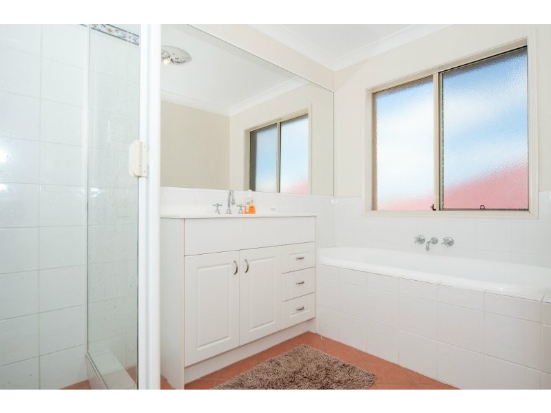 89 Crestwood Drive, Molendinar QLD 4214