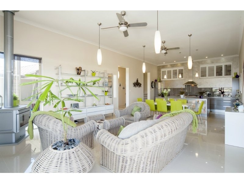 13 Minyon Court, Pacific Pines QLD 4211