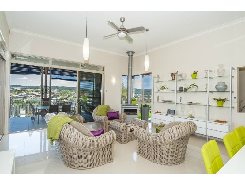 13 Minyon Court, Pacific Pines QLD 4211