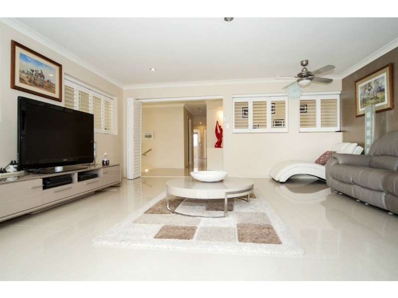 13 Minyon Court, Pacific Pines QLD 4211