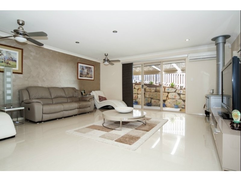 13 Minyon Court, Pacific Pines QLD 4211