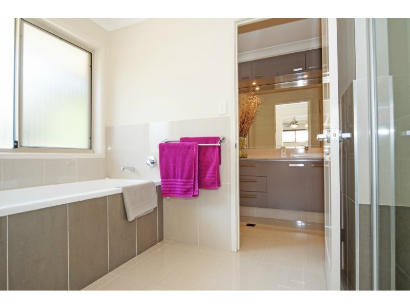 13 Minyon Court, Pacific Pines QLD 4211