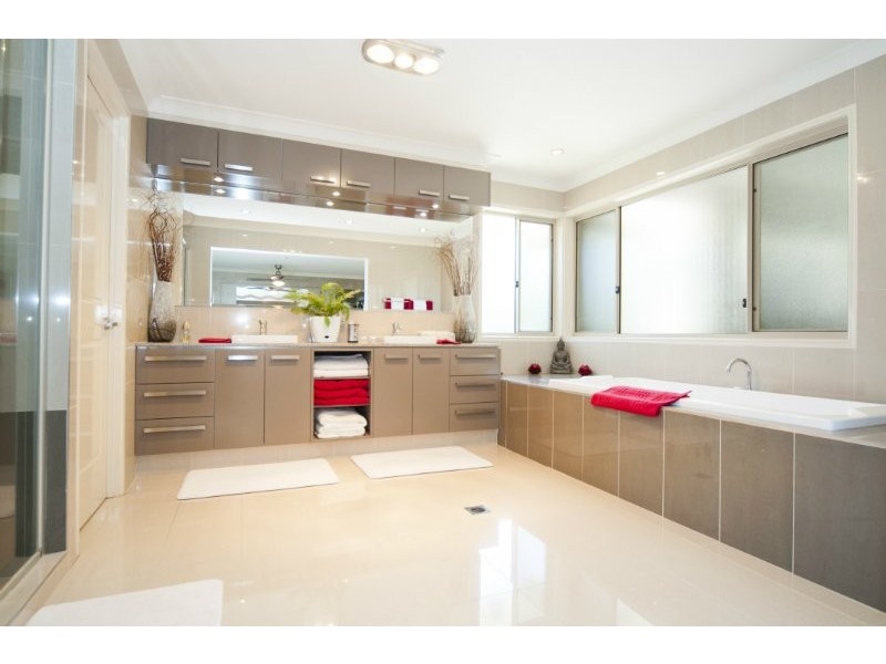 13 Minyon Court, Pacific Pines QLD 4211
