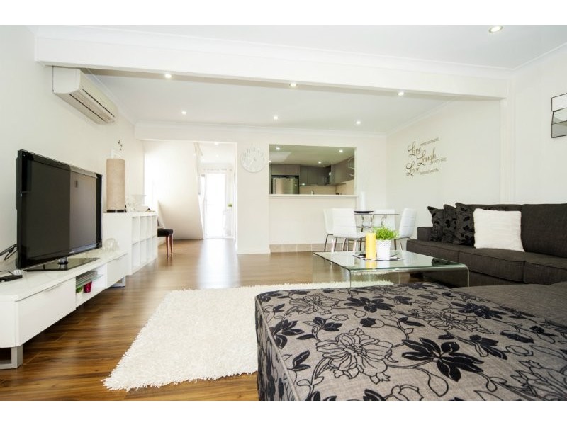 26/81 Olsen Avenue, Labrador QLD 4215