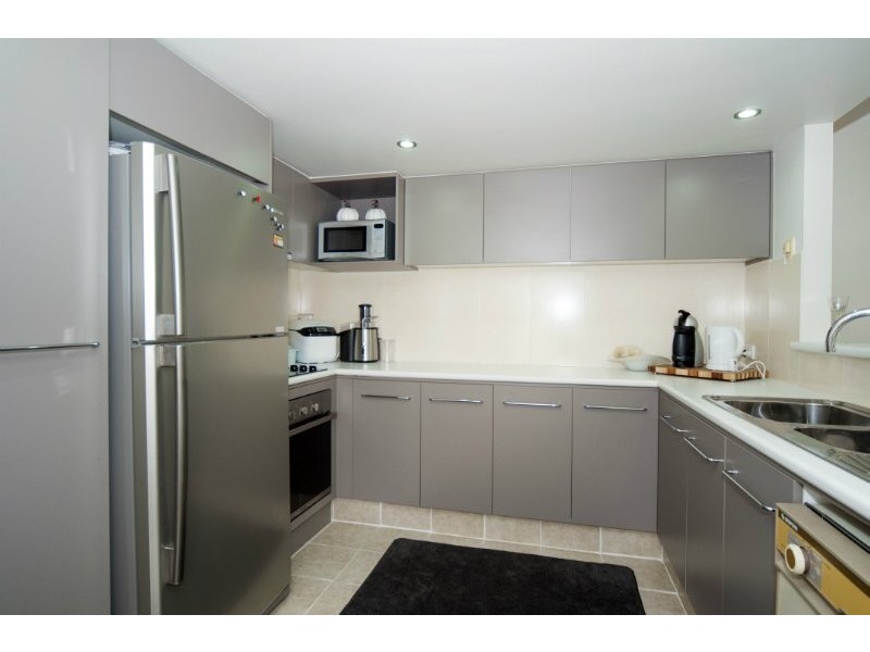 26/81 Olsen Avenue, Labrador QLD 4215