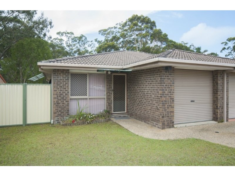 1/4 Nina Parade, Arundel QLD 4214