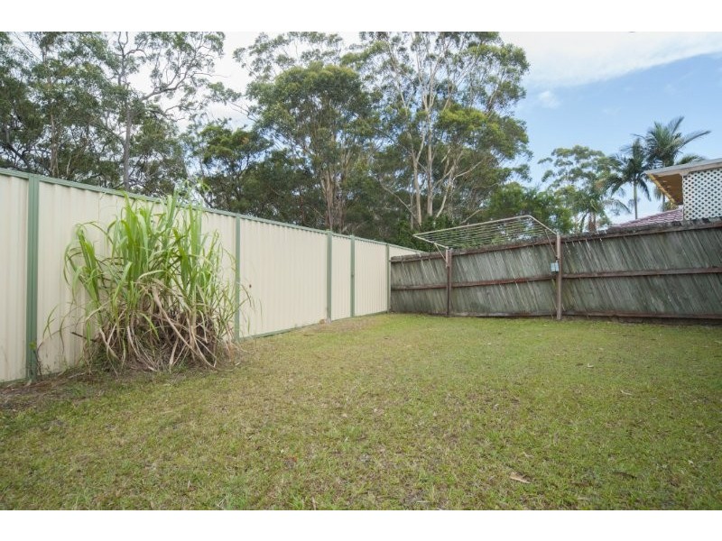 1/4 Nina Parade, Arundel QLD 4214