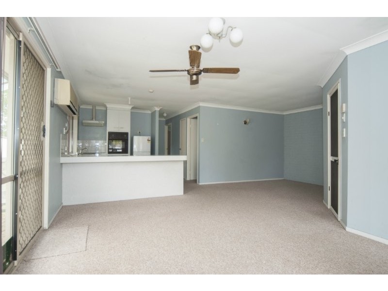 1/4 Nina Parade, Arundel QLD 4214