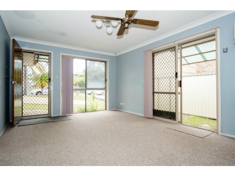 1/4 Nina Parade, Arundel QLD 4214