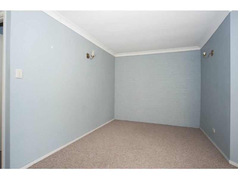 1/4 Nina Parade, Arundel QLD 4214