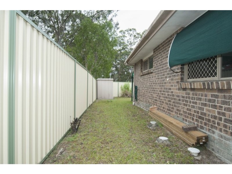 1/4 Nina Parade, Arundel QLD 4214