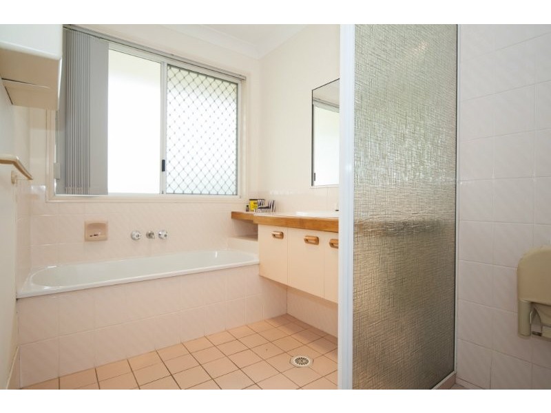 2 Breakspear Road, Molendinar QLD 4214