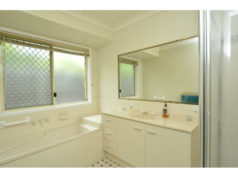 36 Ballybunion Drive, Parkwood QLD 4214