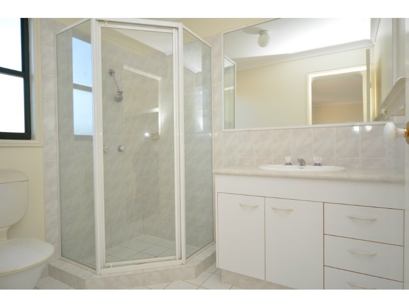 2/104 Greenacre Drive, Parkwood QLD 4214