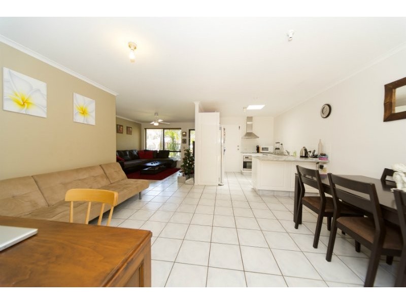 1/18 Morinda Way, Labrador QLD 4215