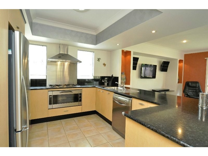 8 Little Hampton Court, Arundel QLD 4214