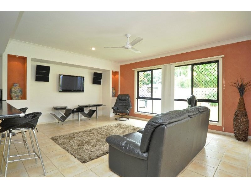 8 Little Hampton Court, Arundel QLD 4214