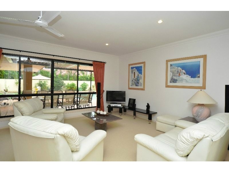 8 Little Hampton Court, Arundel QLD 4214