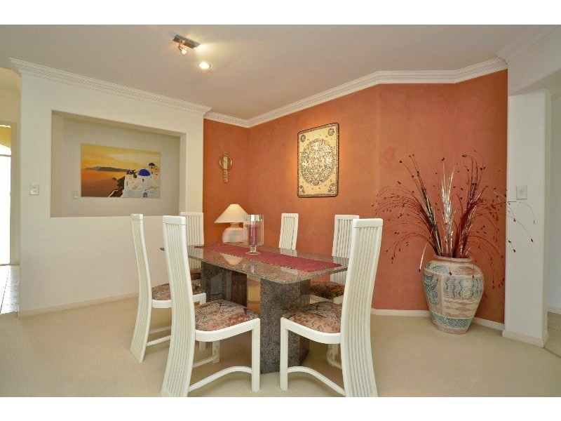 8 Little Hampton Court, Arundel QLD 4214