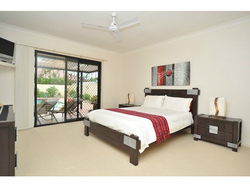 8 Little Hampton Court, Arundel QLD 4214