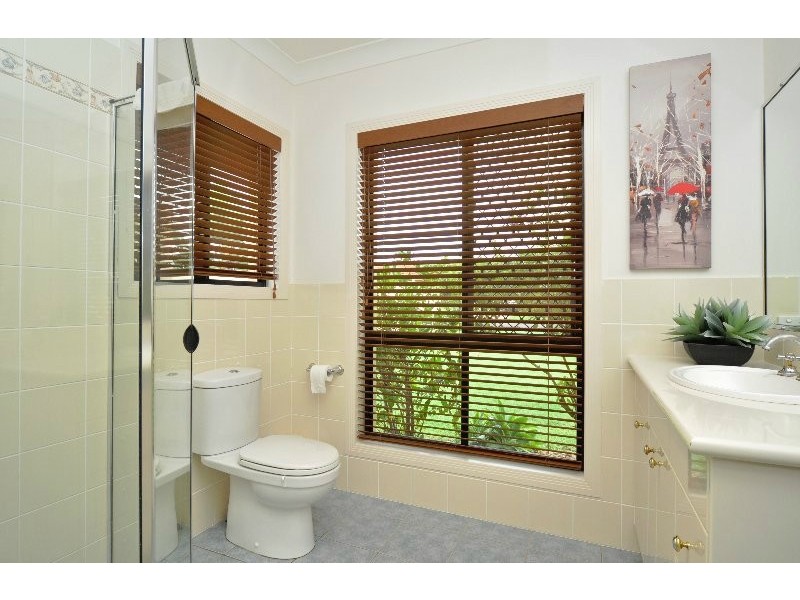 8 Little Hampton Court, Arundel QLD 4214