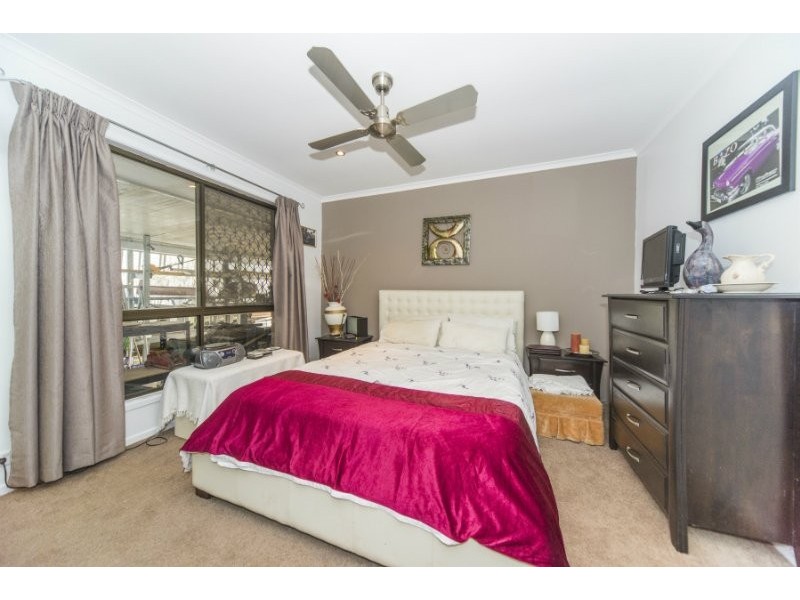 77 Macquarie Avenue, Molendinar QLD 4214