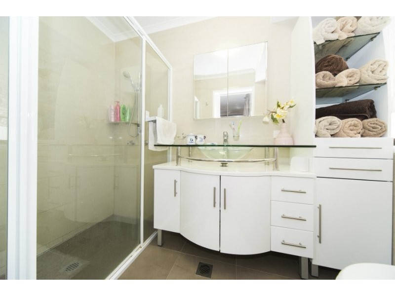 77 Macquarie Avenue, Molendinar QLD 4214