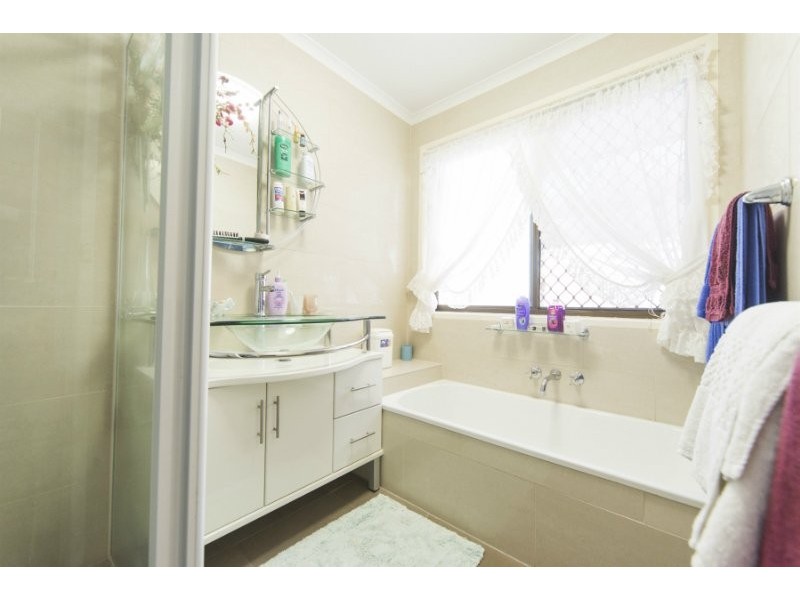 77 Macquarie Avenue, Molendinar QLD 4214