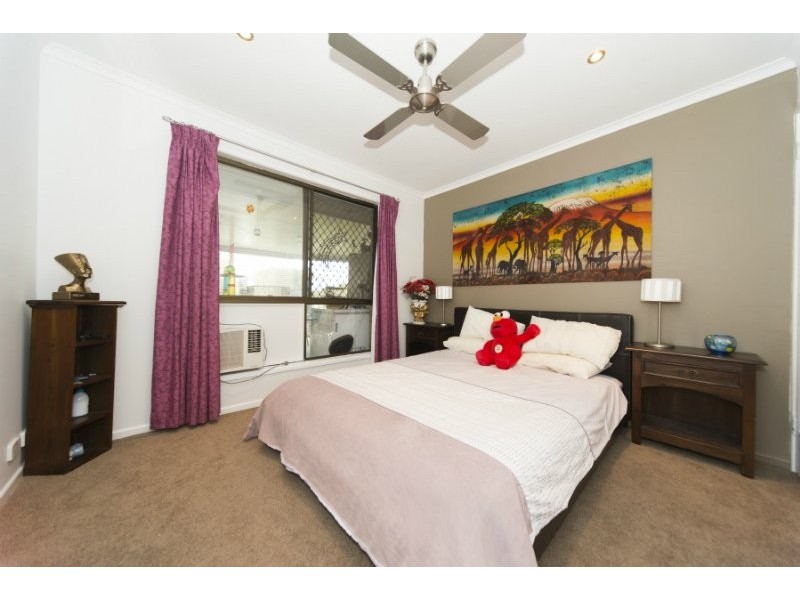 77 Macquarie Avenue, Molendinar QLD 4214