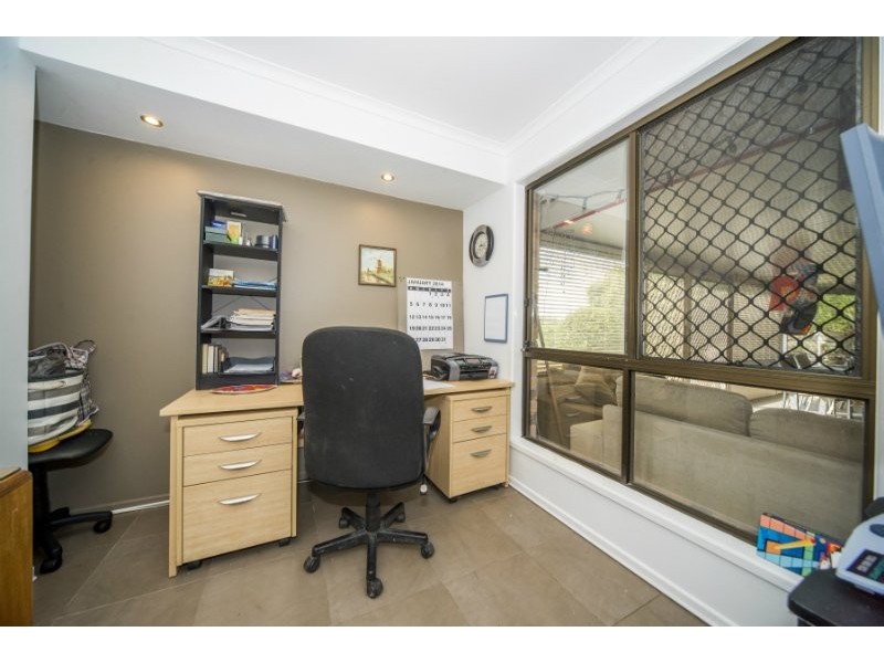 77 Macquarie Avenue, Molendinar QLD 4214