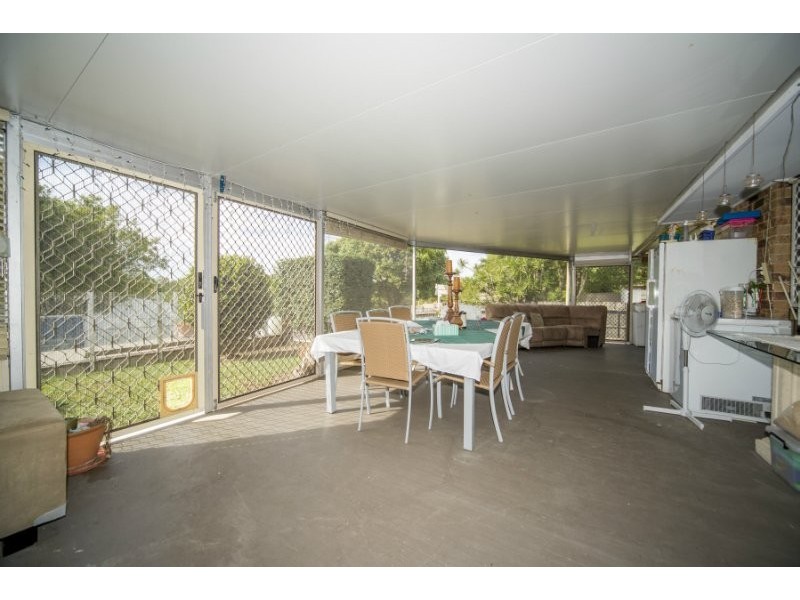 77 Macquarie Avenue, Molendinar QLD 4214