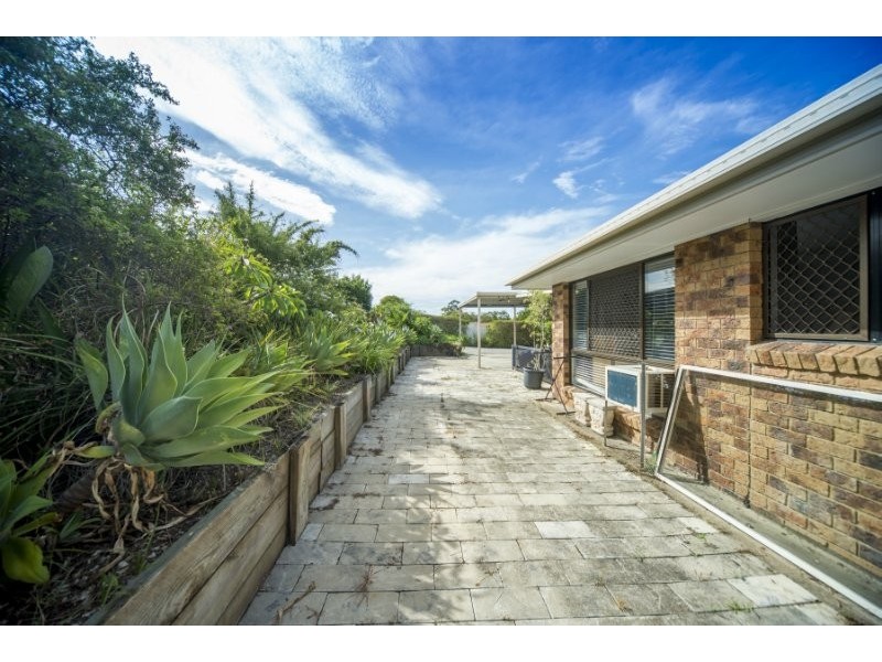 77 Macquarie Avenue, Molendinar QLD 4214