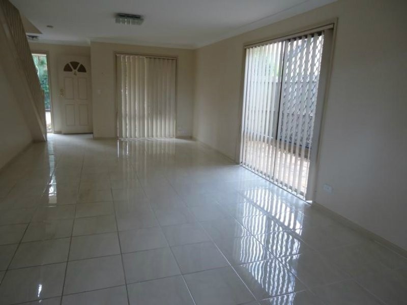 4/12 Gordon Street, Labrador QLD 4215